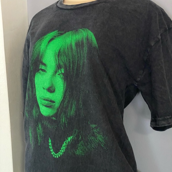 Women Billie Eilish Green Face Vintage Fade Shirt - Picture 2 of 3
